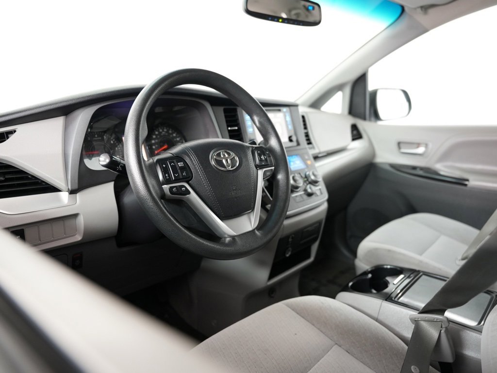 Used 2015 Toyota Sienna LE image 6