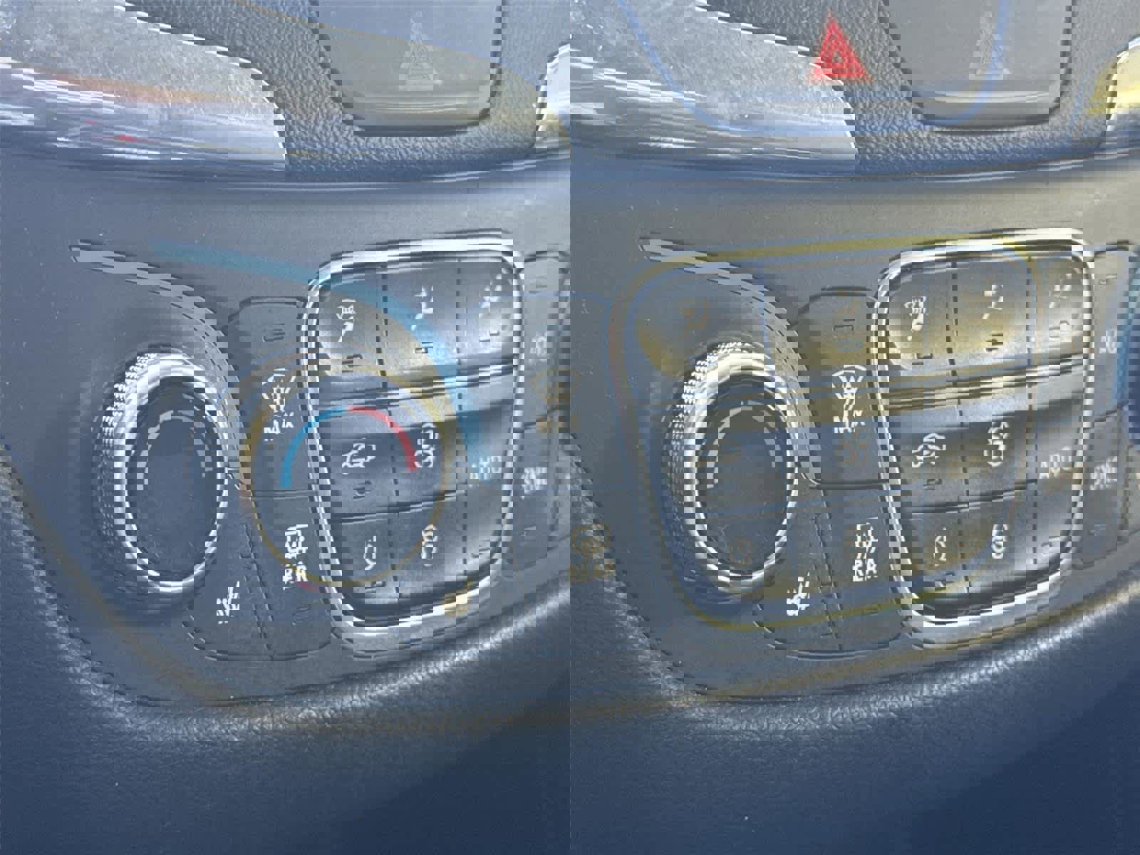 Used 2018 Chevrolet Equinox LT image 21