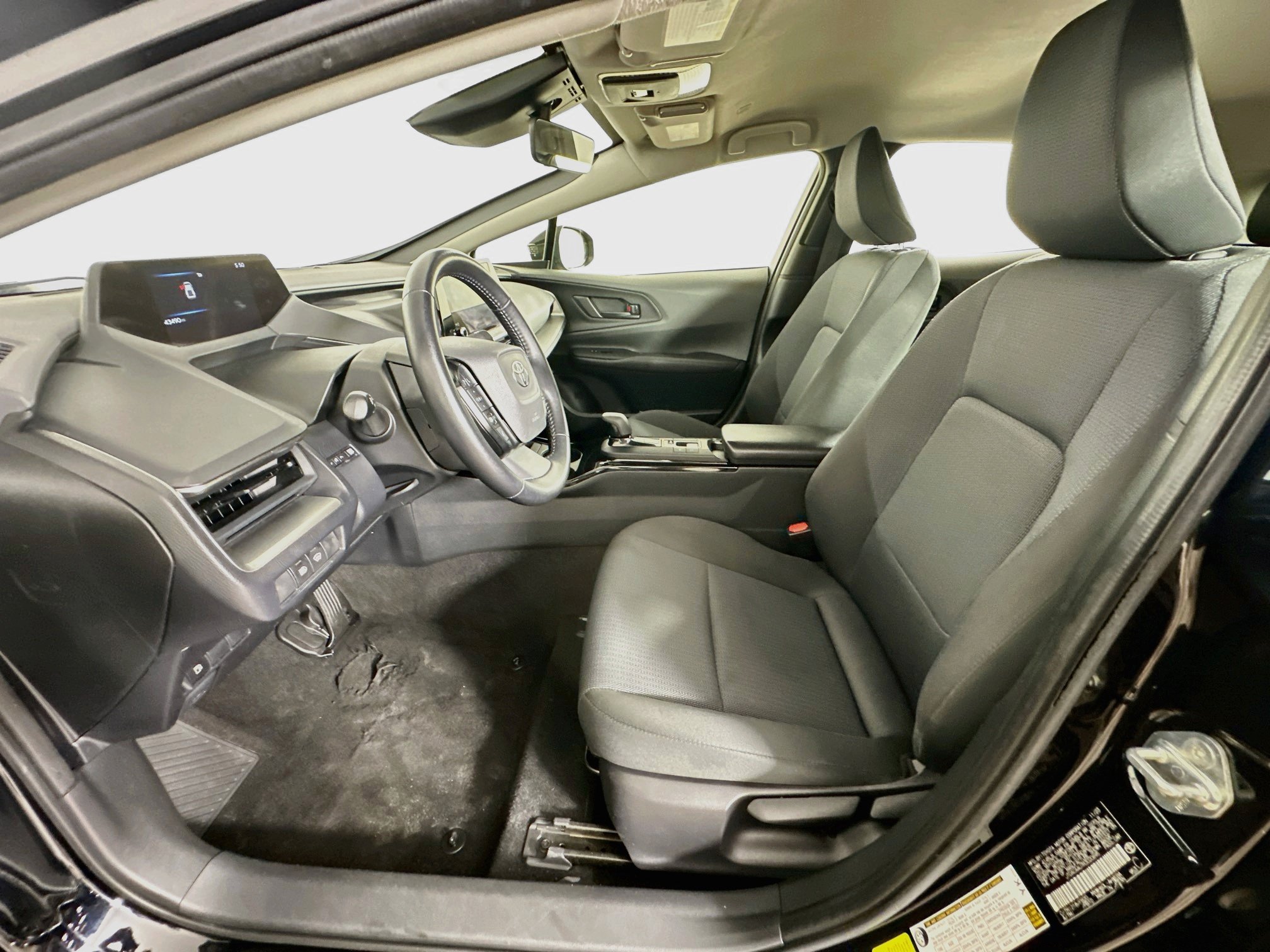 Used 2024 Toyota Prius LE FWD image 13