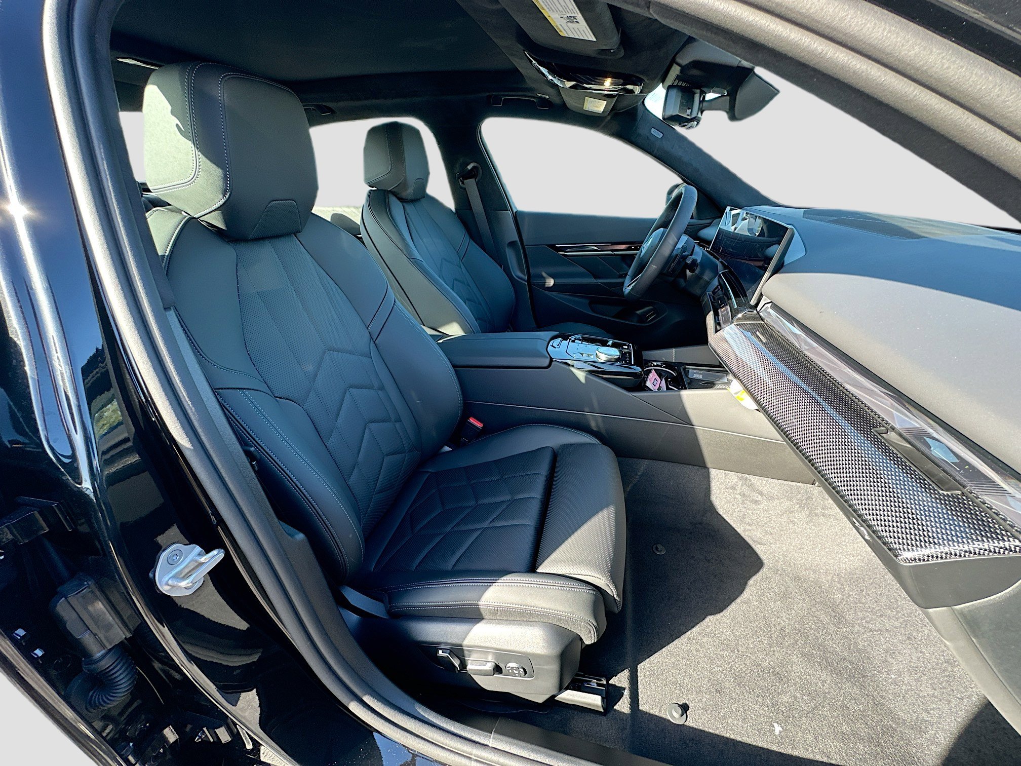 New 2026 BMW 540i xDrive w/ M Sport Package image 23