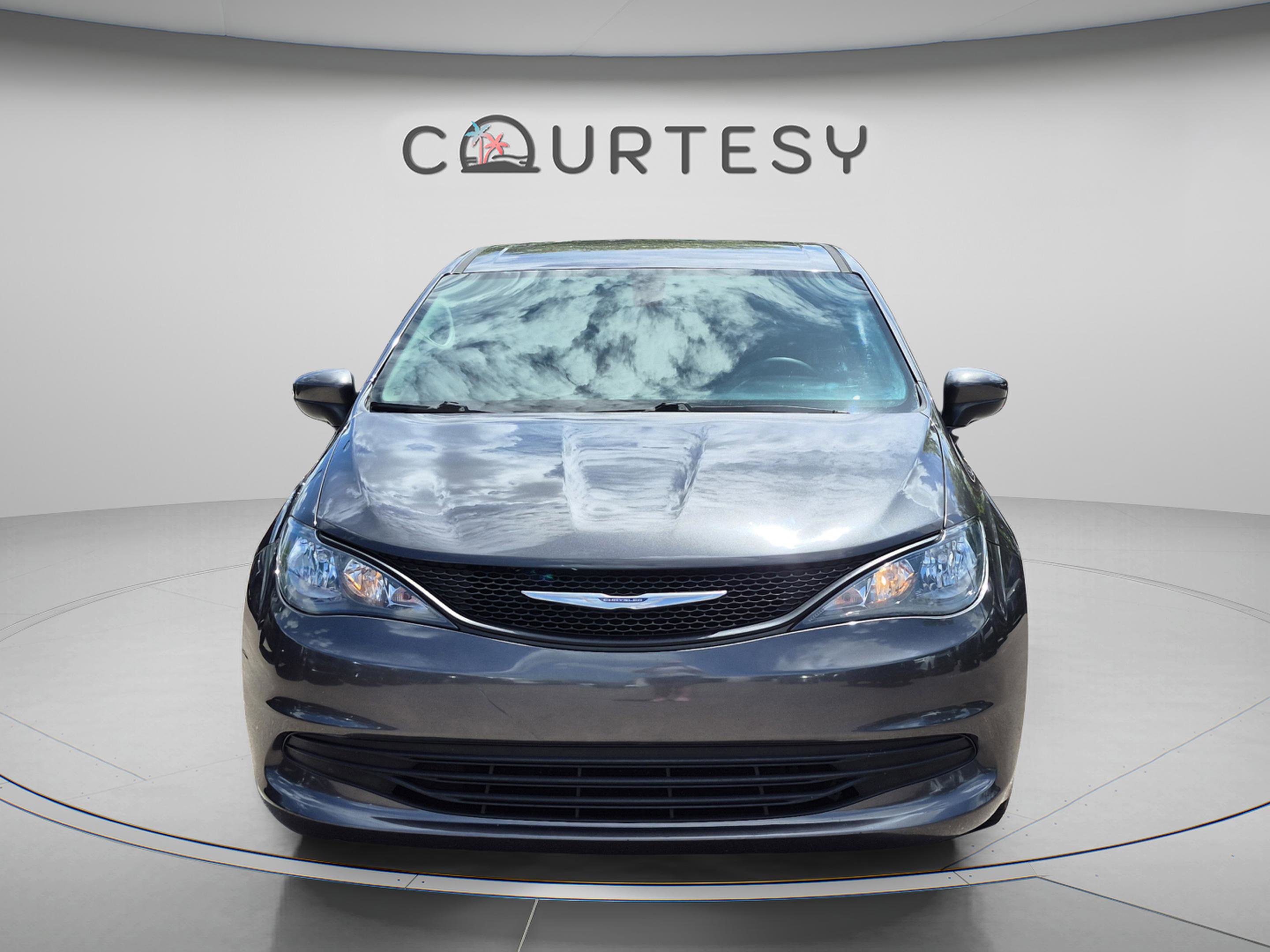 Used 2018 Chrysler Pacifica L image 8