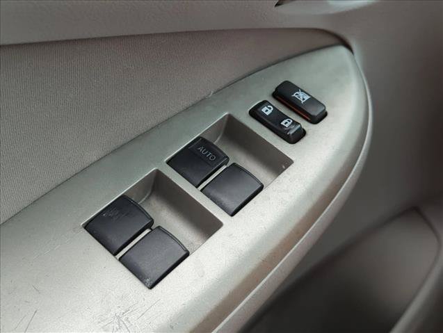 Used 2013 Toyota Corolla LE FWD image 12