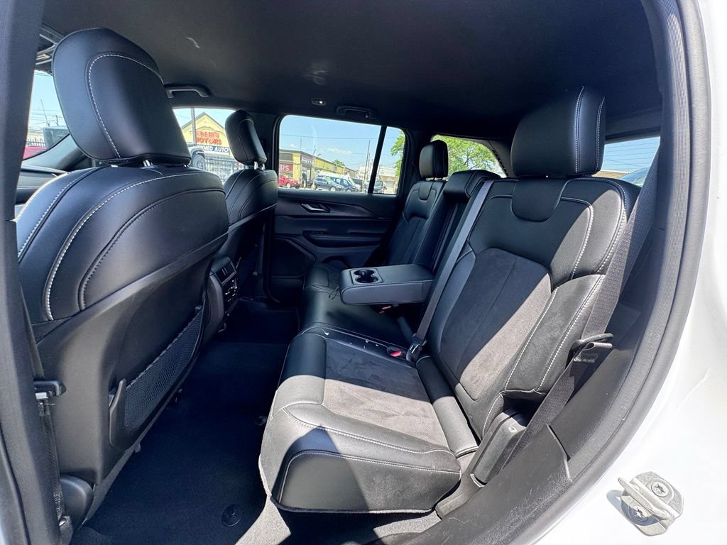 Used 2024 Jeep Grand Cherokee Altitude AWD/4WD image 15