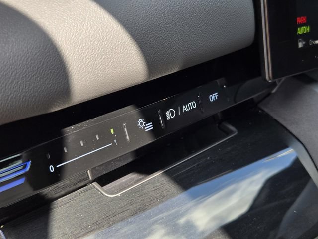 Used 2025 BMW 530i xDrive w/ M Sport Package AWD/4WD image 19