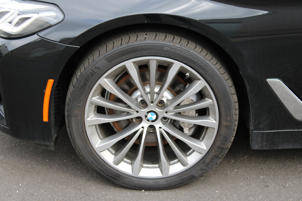 Used 2023 BMW 530i xDrive w/ Premium Package AWD/4WD image 9