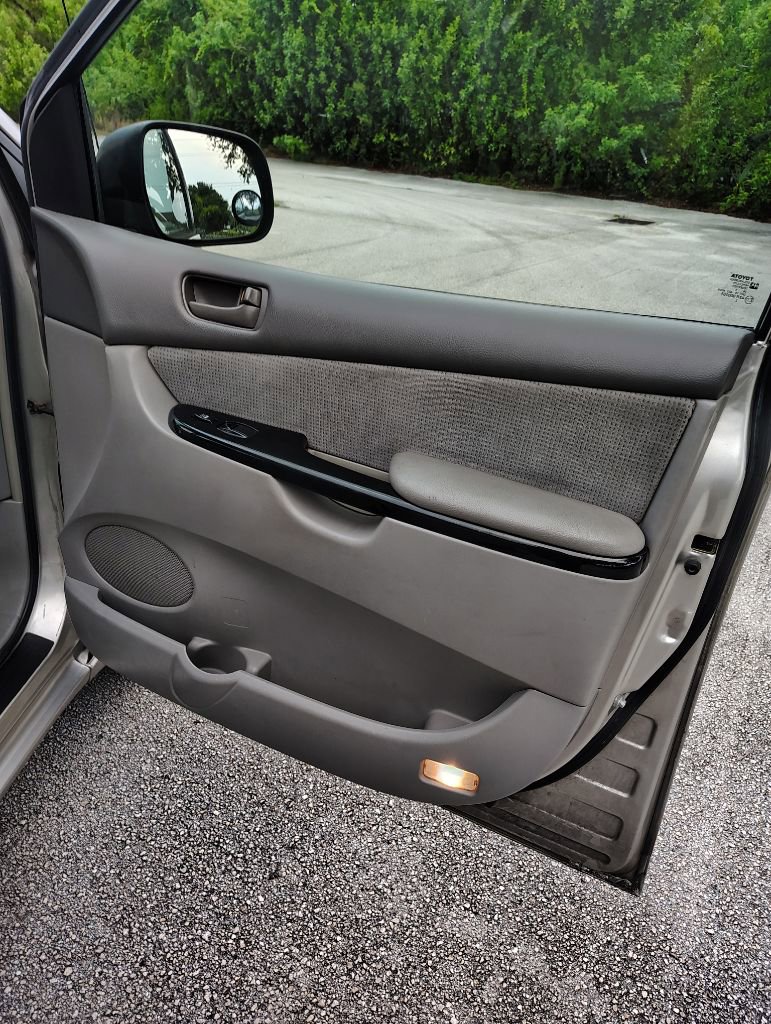 Used 2005 Toyota Sienna LE image 32