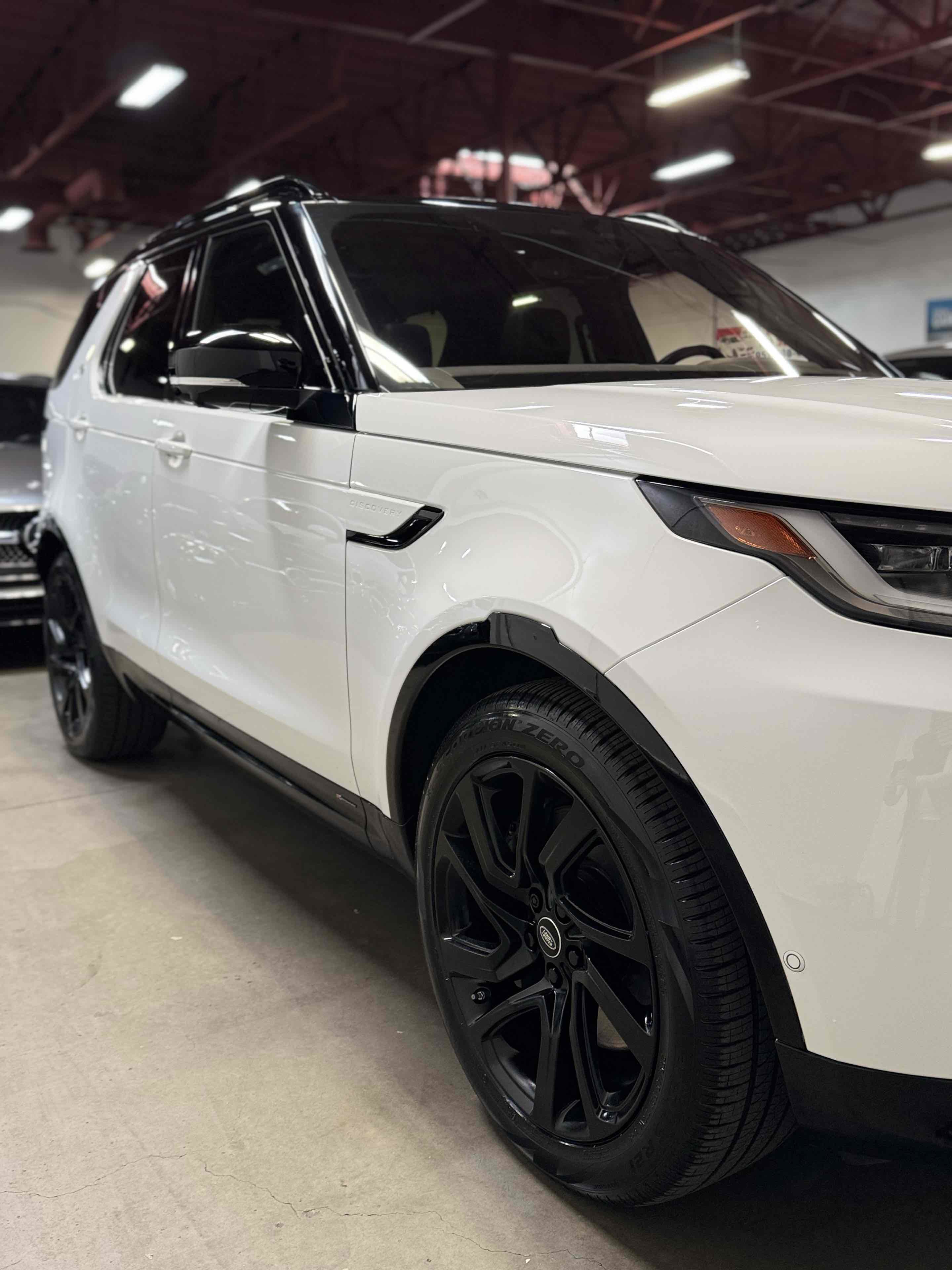 Used 2021 Land Rover Discovery S R-Dynamic image 58