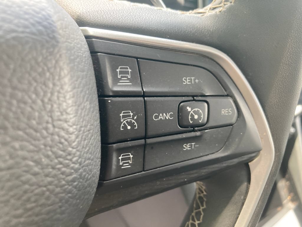 Used 2023 Jeep Grand Cherokee L Laredo w/ Luxury Tech Group I AWD/4WD image 37