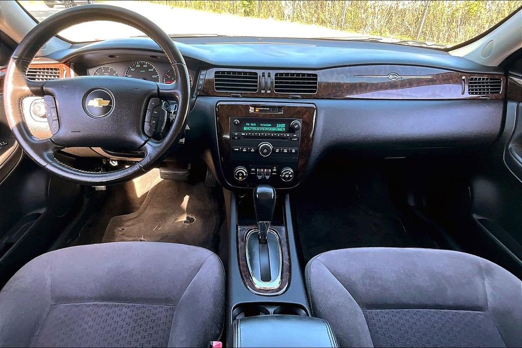 Used 2014 Chevrolet Impala LT w/ LT Sunroof Package image 19