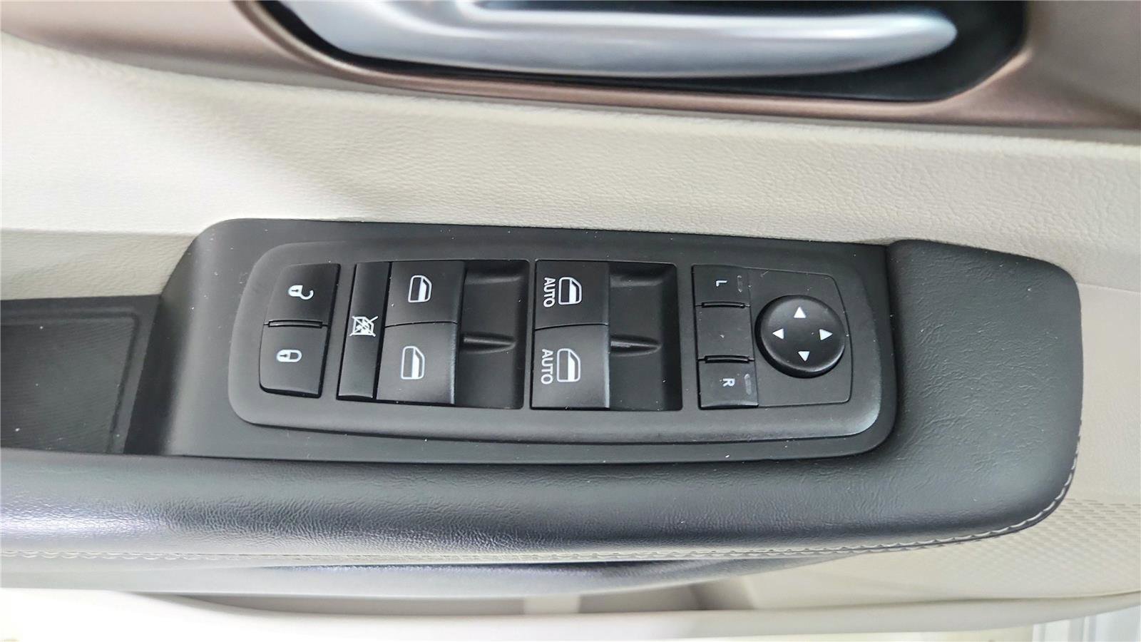 Used 2024 Chrysler Voyager LX FWD image 10