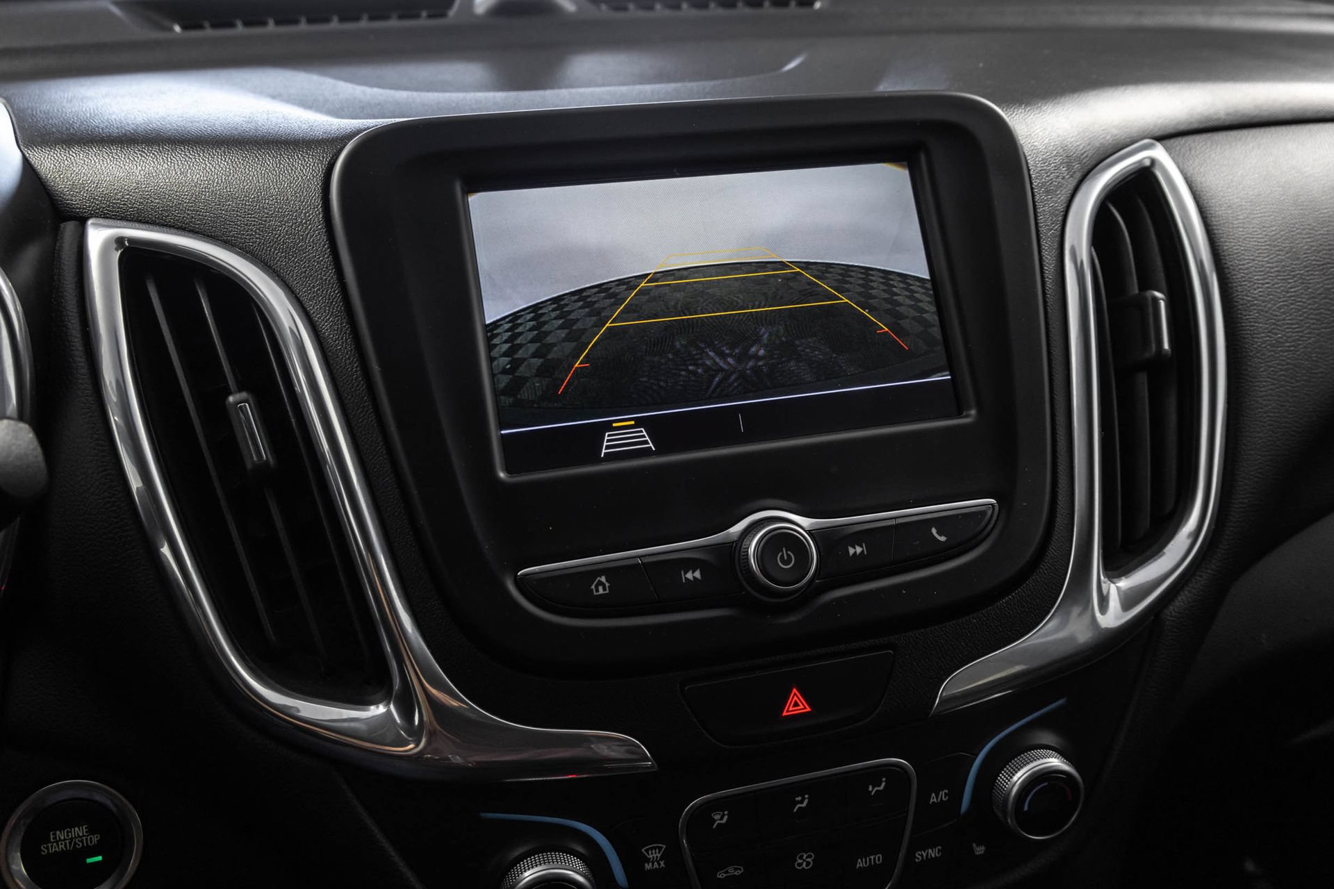 Used 2019 Chevrolet Equinox LT FWD image 10