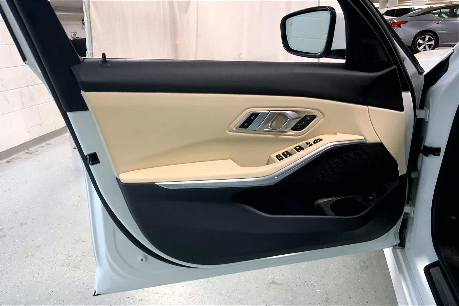 Used 2022 BMW 330i xDrive Sedan w/ Driving Assistance Package image 21