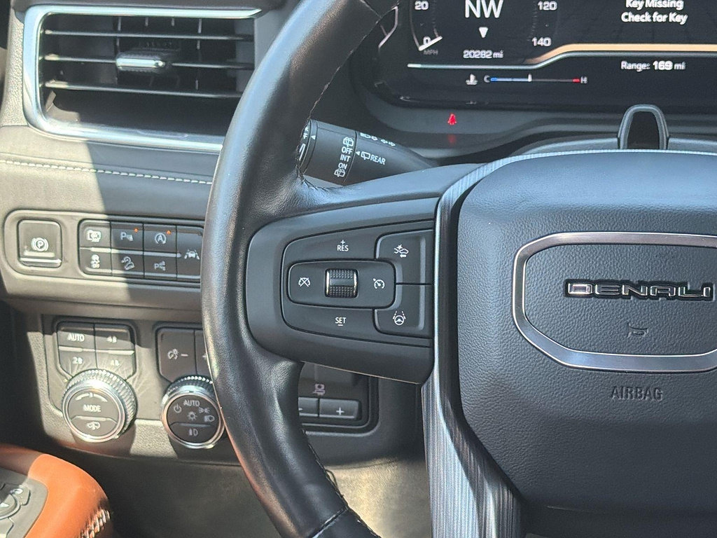 Used 2023 GMC Yukon XL Denali Ultimate AWD/4WD image 9