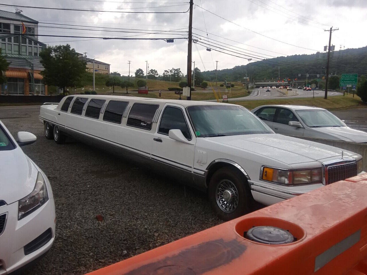 Used 1993 Lincoln Town Car Executive RWD image 2