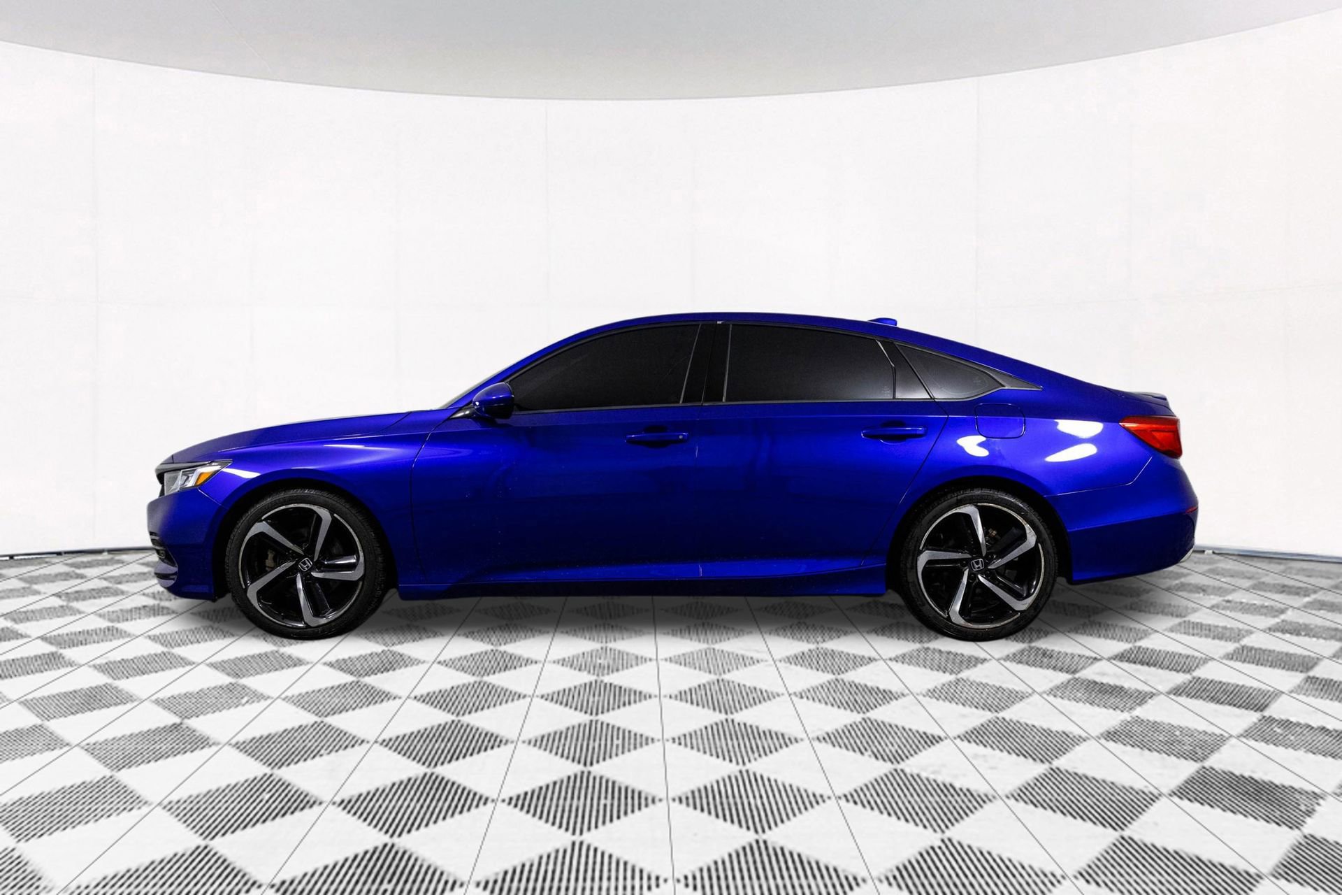 Used 2018 Honda Accord Sport image 8