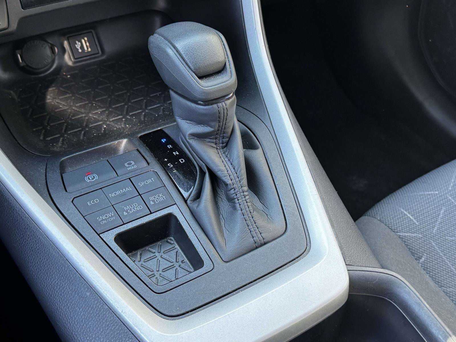 Certified 2025 Toyota RAV4 XLE AWD/4WD image 27