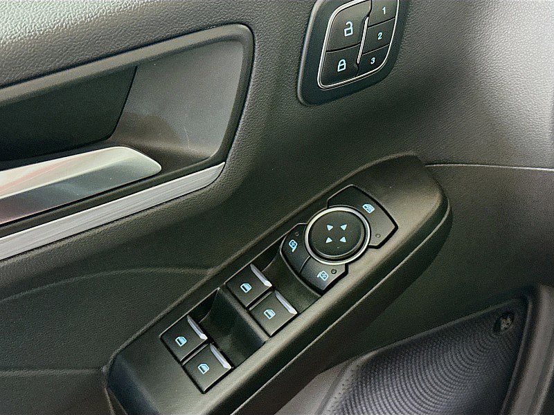 New 2025 Ford Escape SE w/ PHEV Premium Package image 19