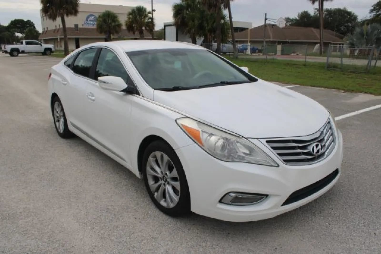 Used 2013 Hyundai Azera FWD image 19