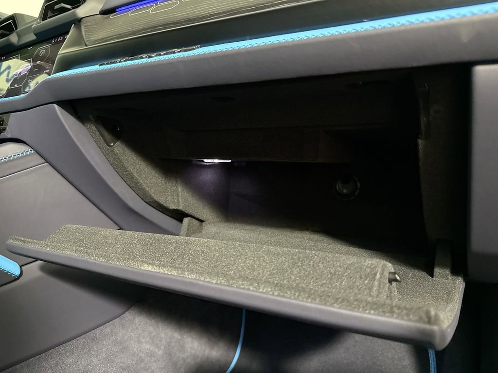 Used 2025 Lamborghini Urus SE image 87