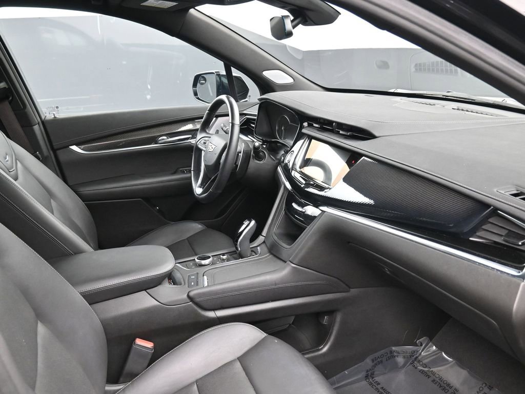 Used 2024 Cadillac XT6 Sport image 2