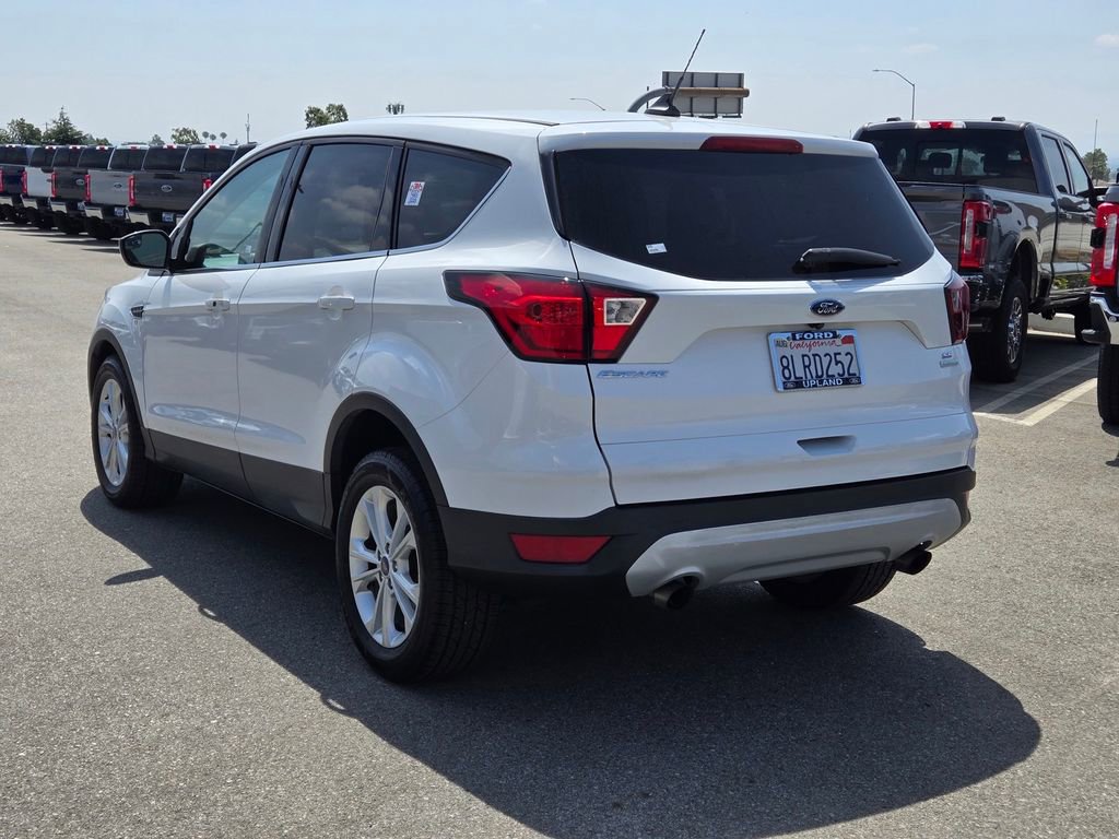 Used 2019 Ford Escape SE FWD image 4
