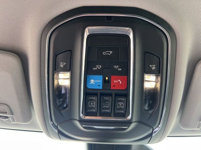 Used 2023 Jeep Grand Cherokee L Limited image 36