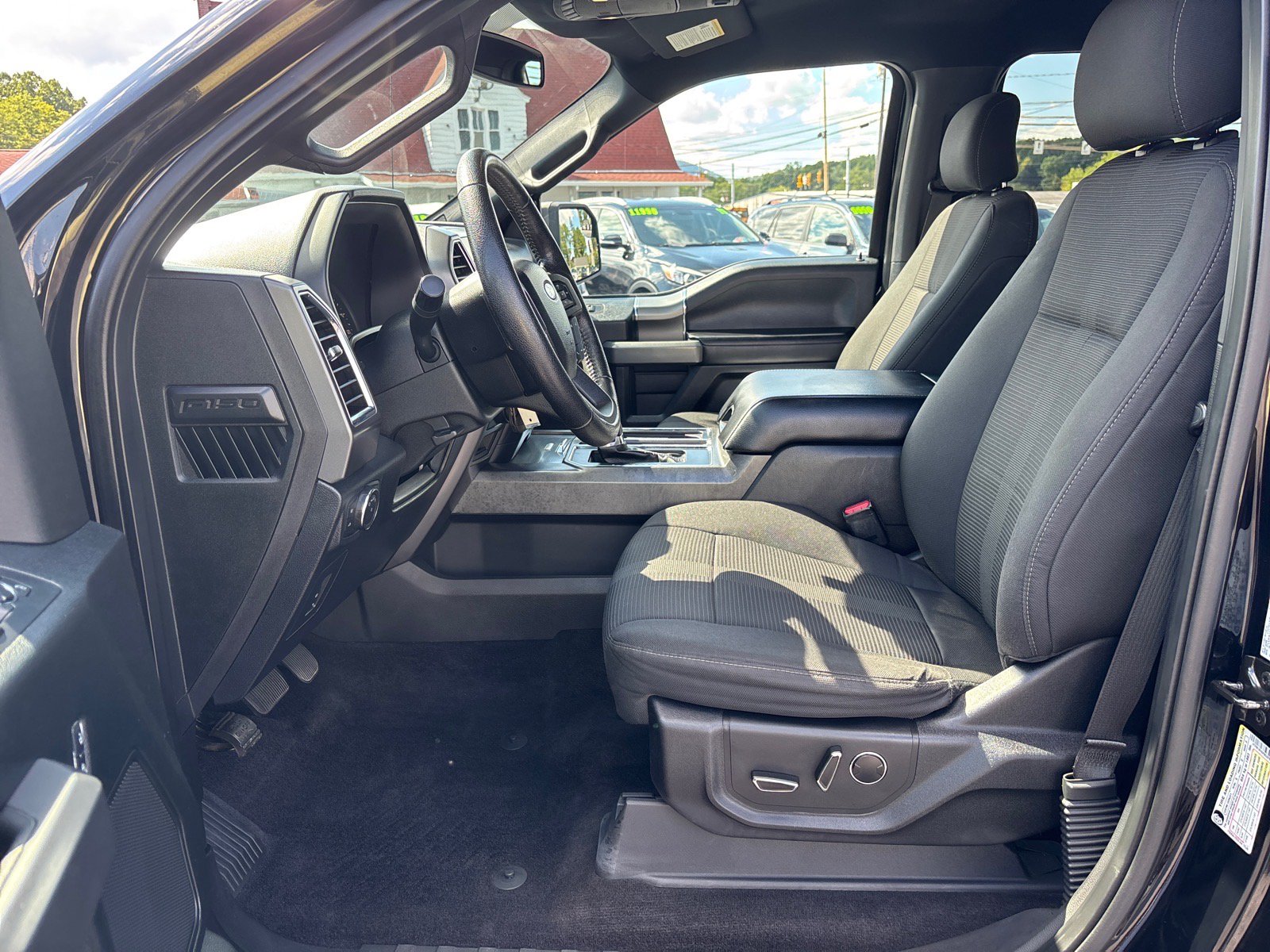 Used 2016 Ford F150 XLT w/ Equipment Group 302A Luxury AWD/4WD image 14