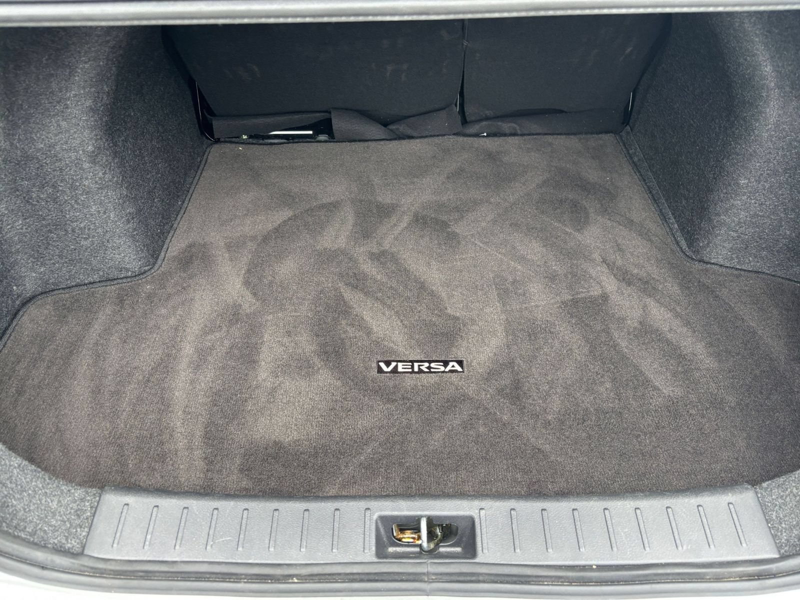 Used 2025 Nissan Versa SV FWD image 30