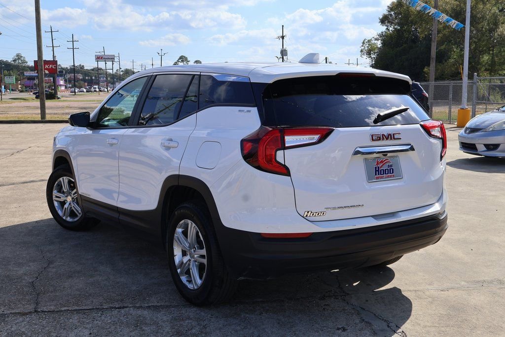 Used 2024 GMC Terrain SLE image 2