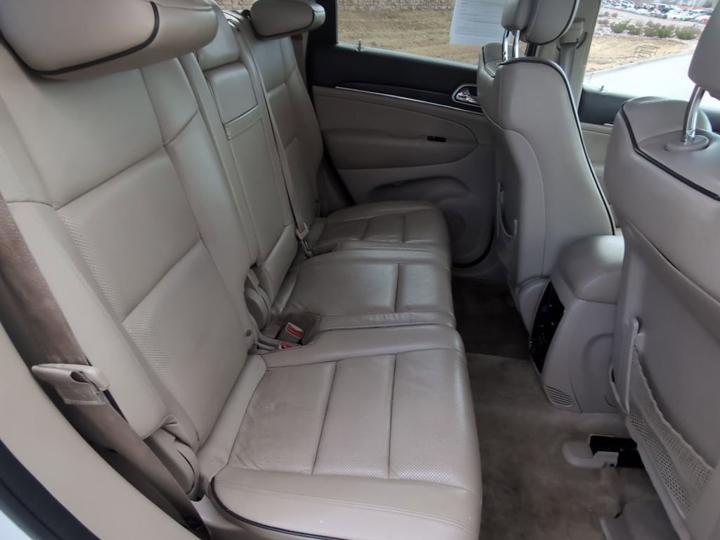 Used 2015 Jeep Grand Cherokee Overland w/ Advanced Technology Group image 32