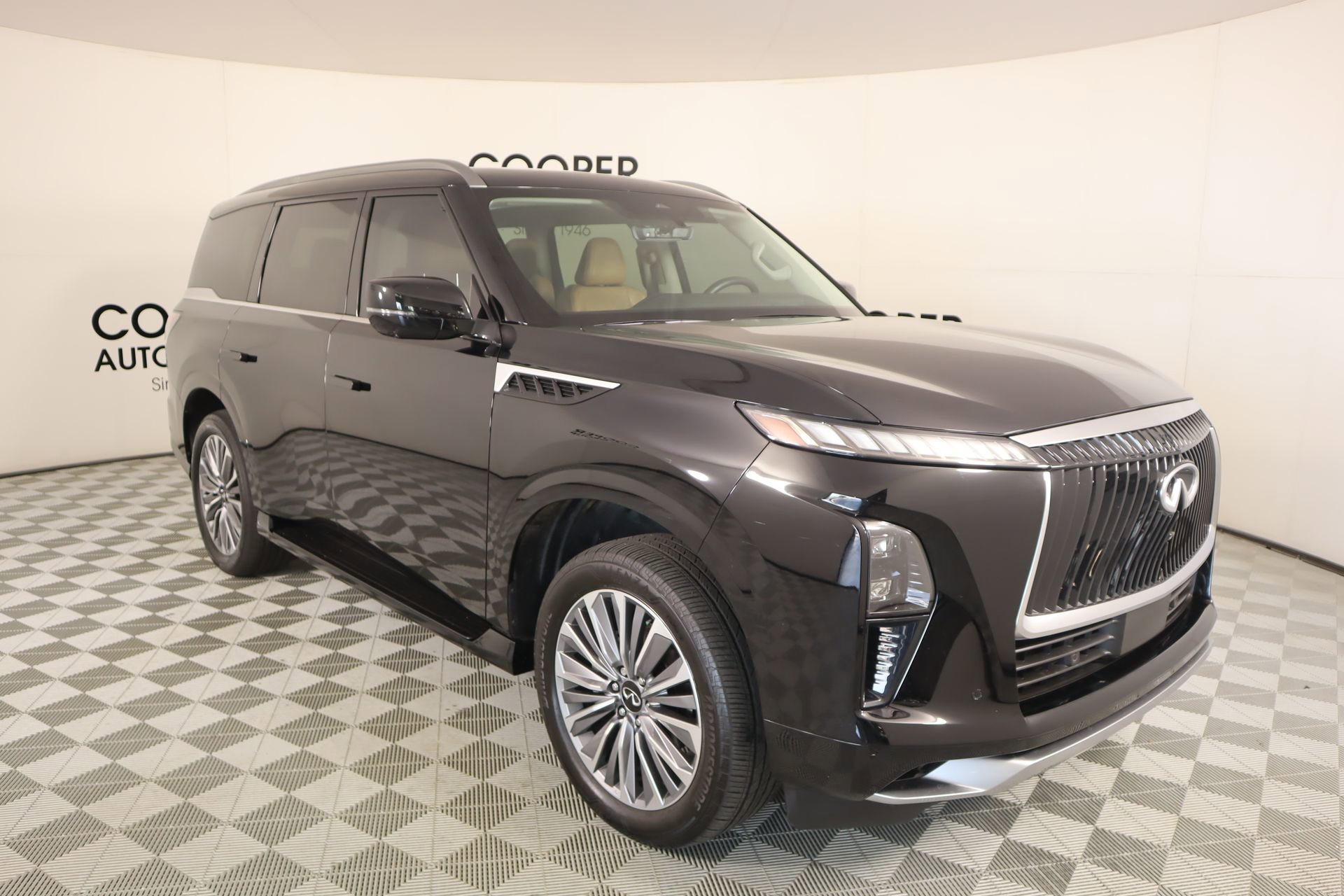 Used 2025 INFINITI QX80 Luxe image 1