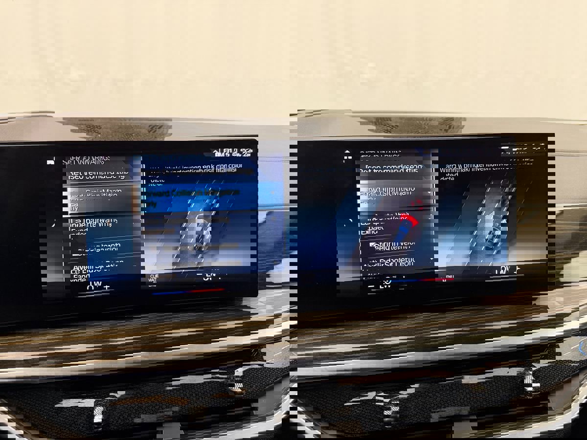 Used 2023 BMW X7 xDrive40i w/ Premium Package image 25