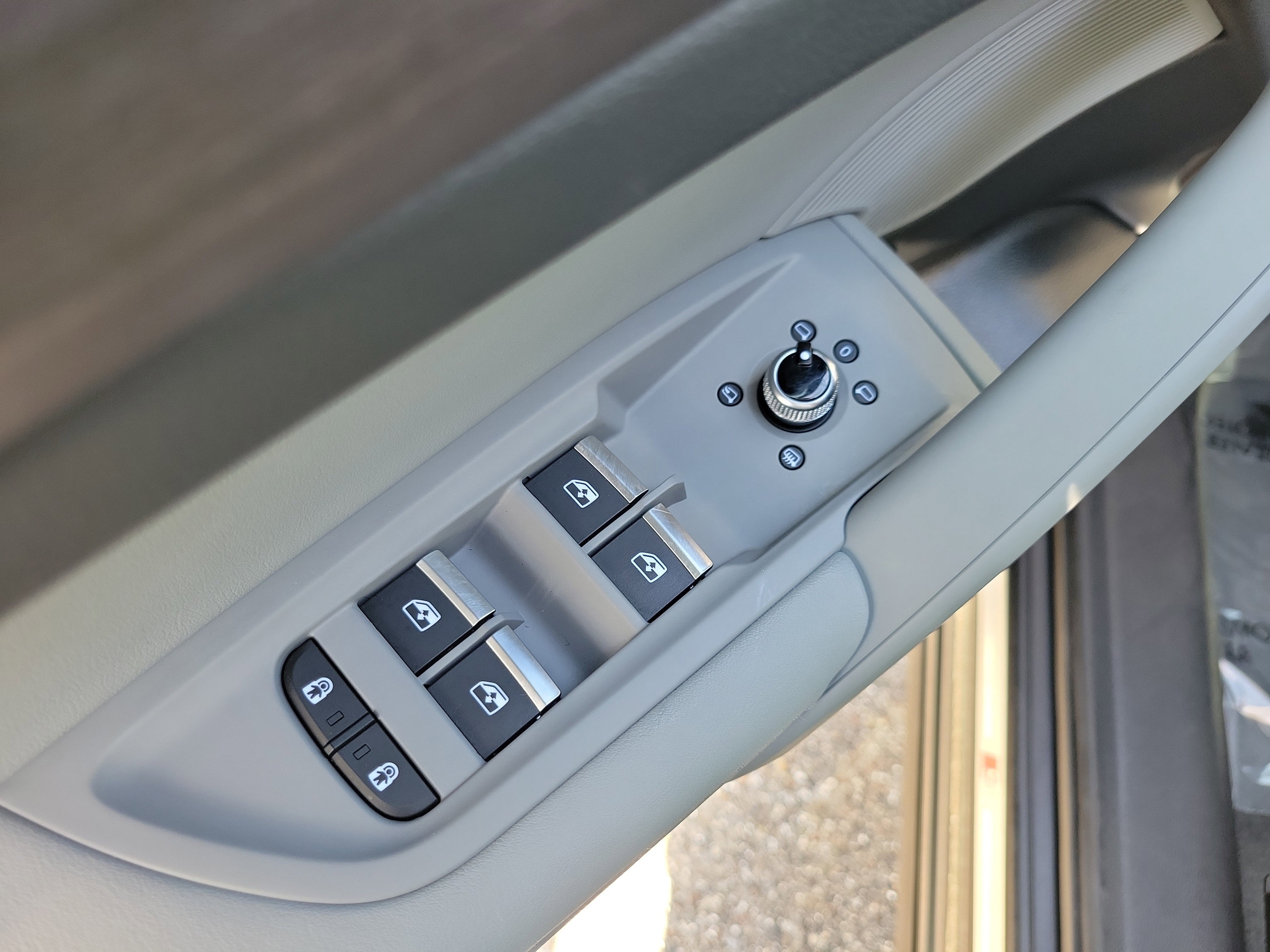 Certified 2025 Audi Q5 2.0T Premium Plus image 17