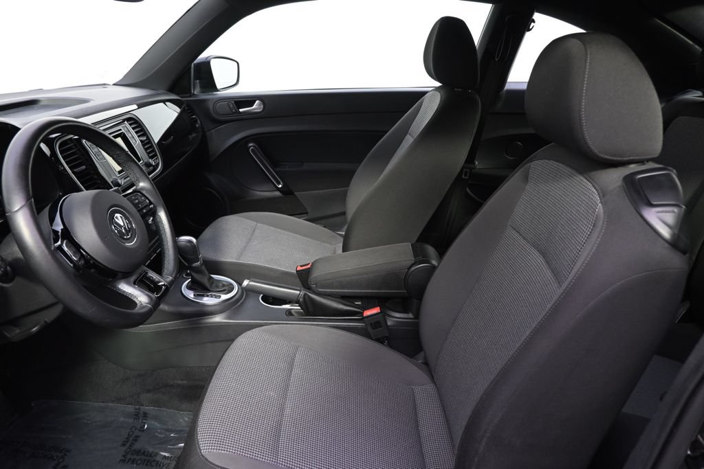 Used 2018 Volkswagen Beetle 2.0T S FWD image 10