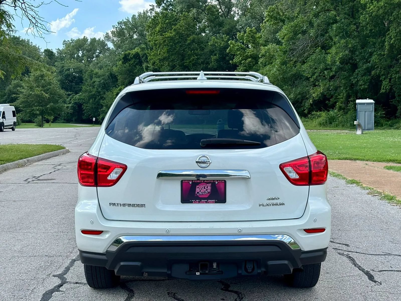 Used 2019 Nissan Pathfinder Platinum AWD/4WD image 6