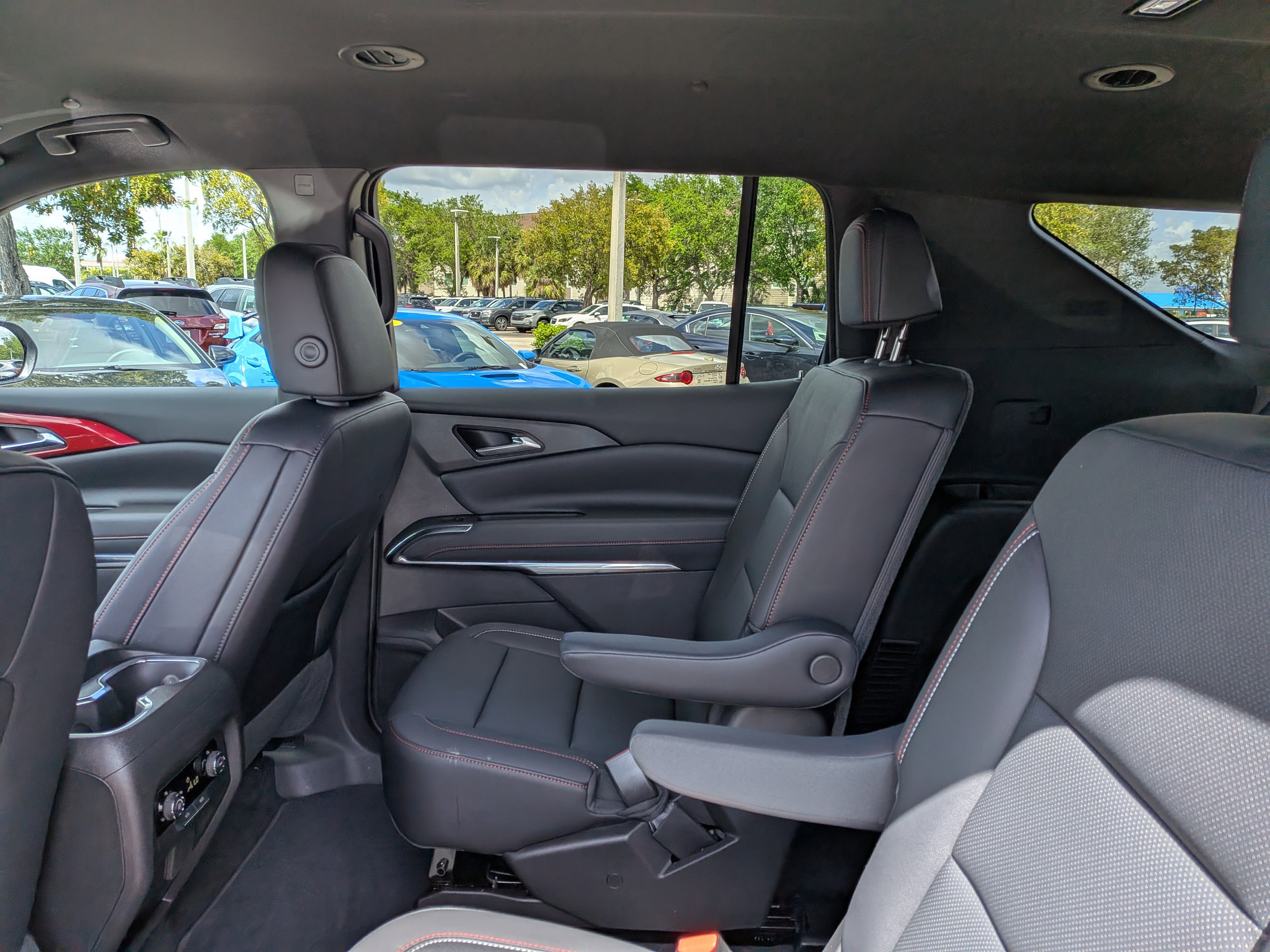 Used 2025 Chevrolet Traverse Z71 w/ Driver Confidence Package AWD/4WD image 15