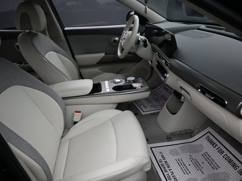 Used 2024 Genesis GV60 RWD image 37