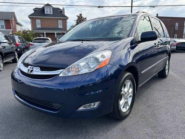 Used 2007 Toyota Sienna XLE Limited image 2
