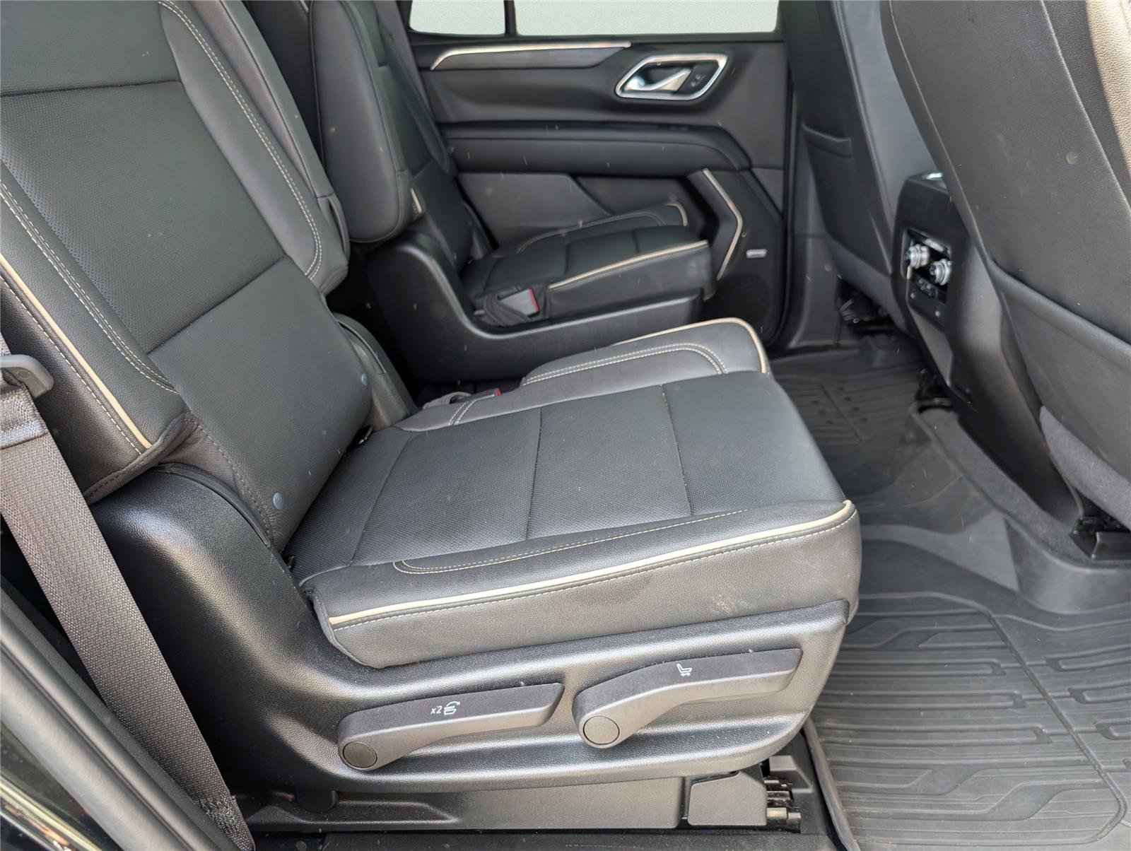 Used 2023 GMC Yukon SLT image 33