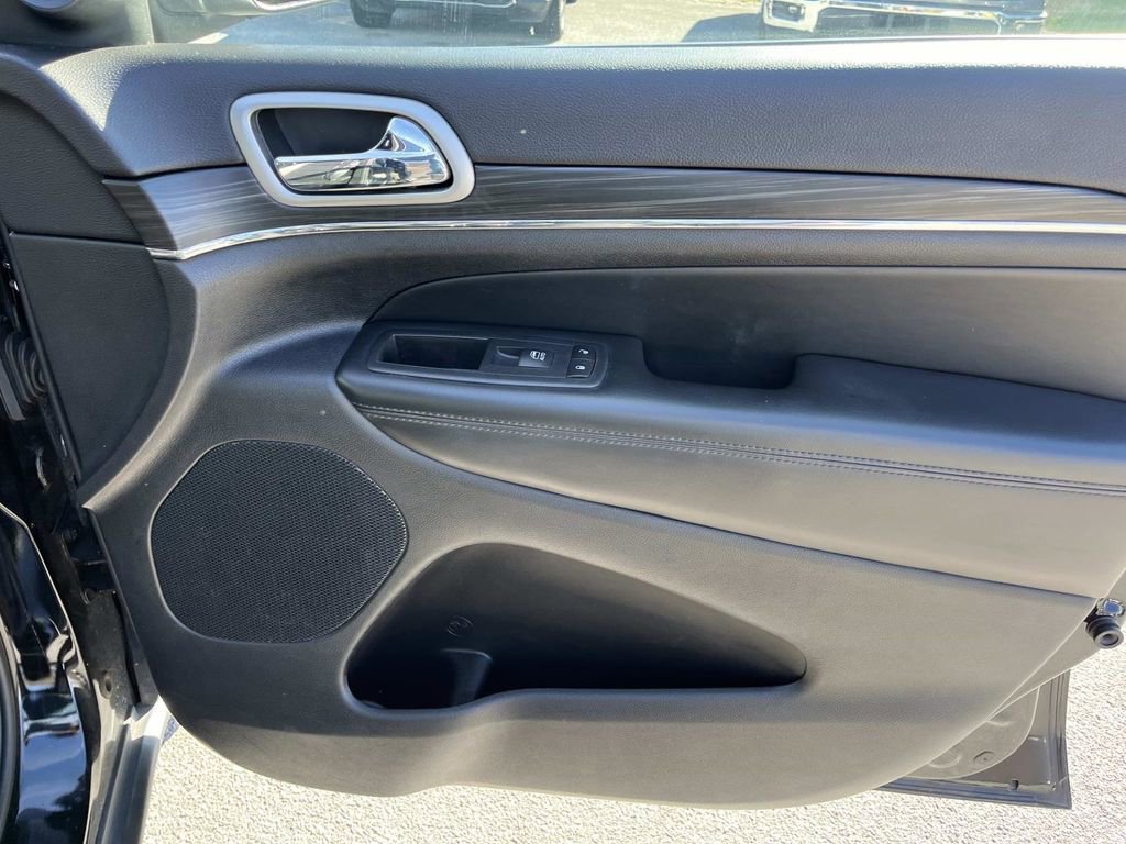 Used 2019 Jeep Grand Cherokee Limited w/ Trailer Tow Group IV image 22