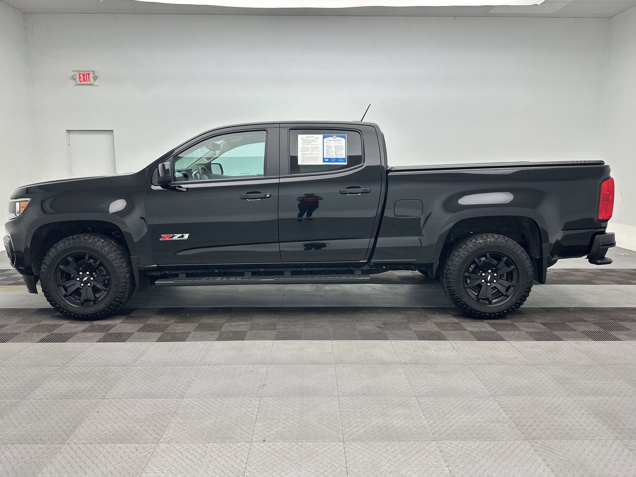 Certified 2022 Chevrolet Colorado Z71 w/ Z71 Midnight Edition AWD/4WD image 2