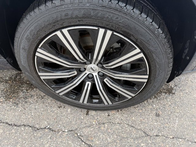Used 2023 Volvo XC90 B6 Core w/ Climate Package image 4