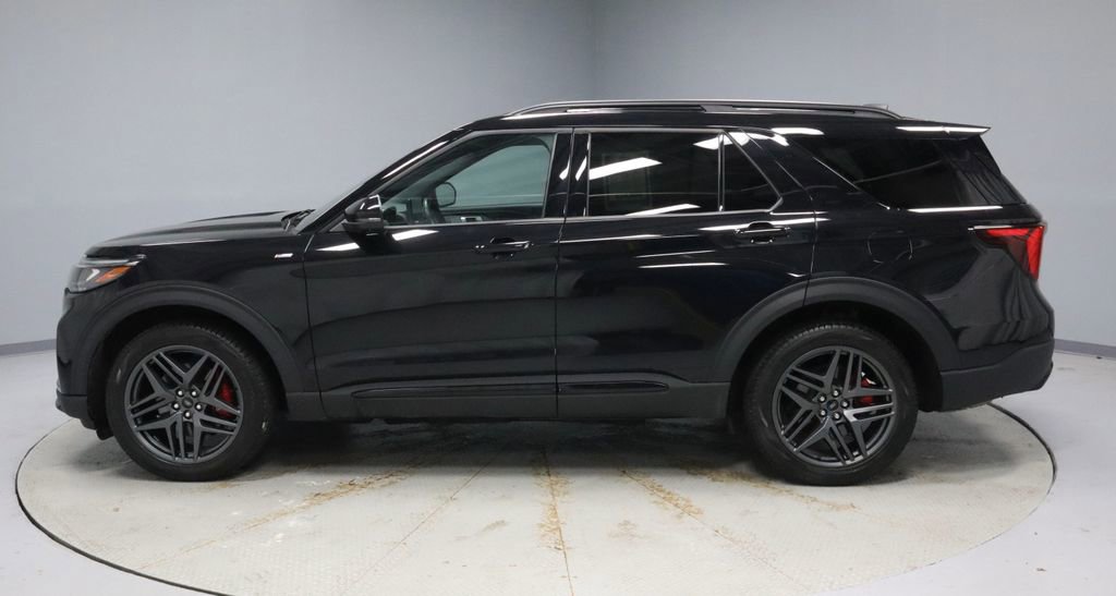 Certified 2025 Ford Explorer ST-Line w/ ST-Line Street Pack image 6