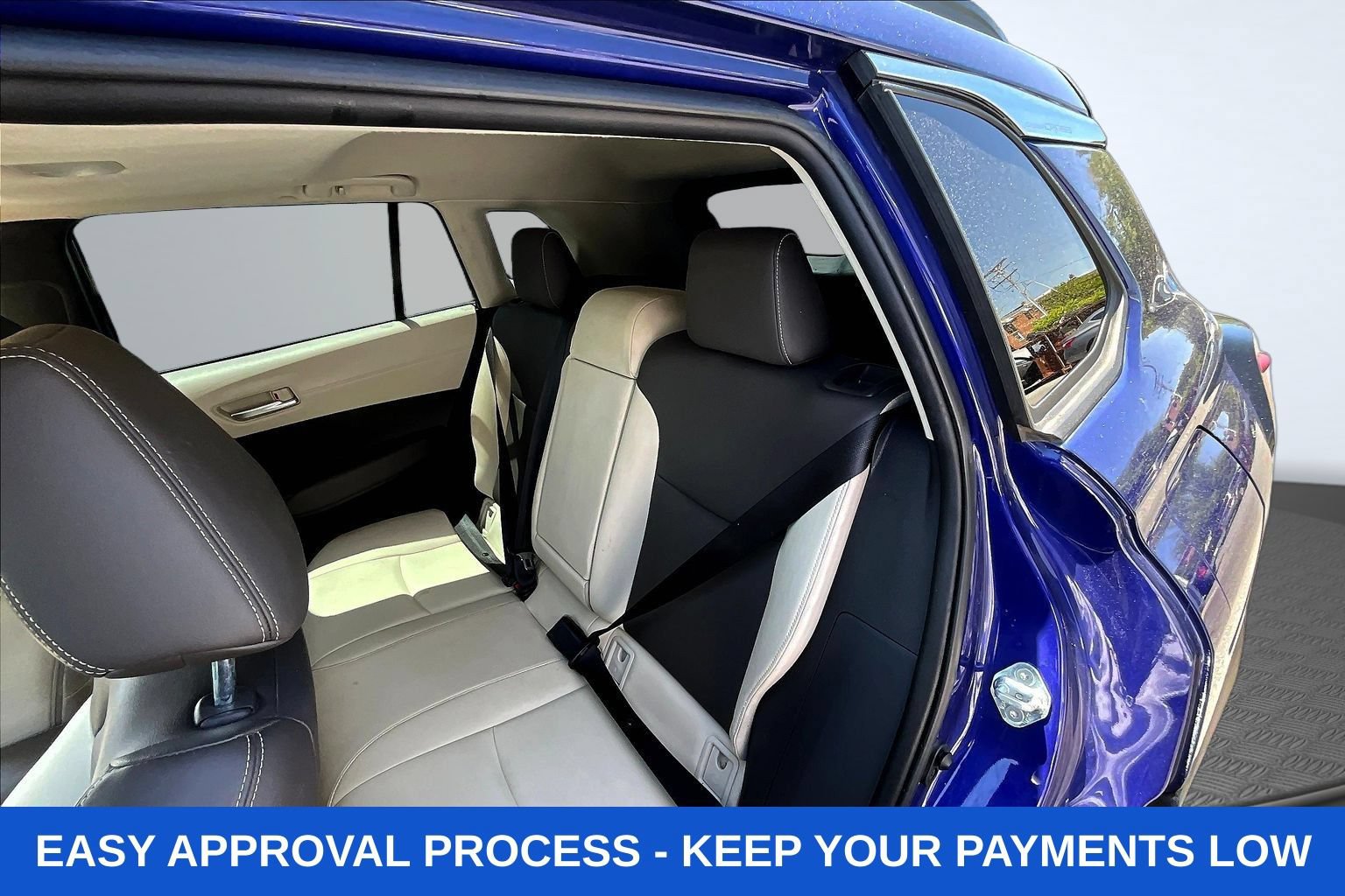 Used 2022 Toyota Corolla Cross XLE w/ Convenience Package FWD image 27