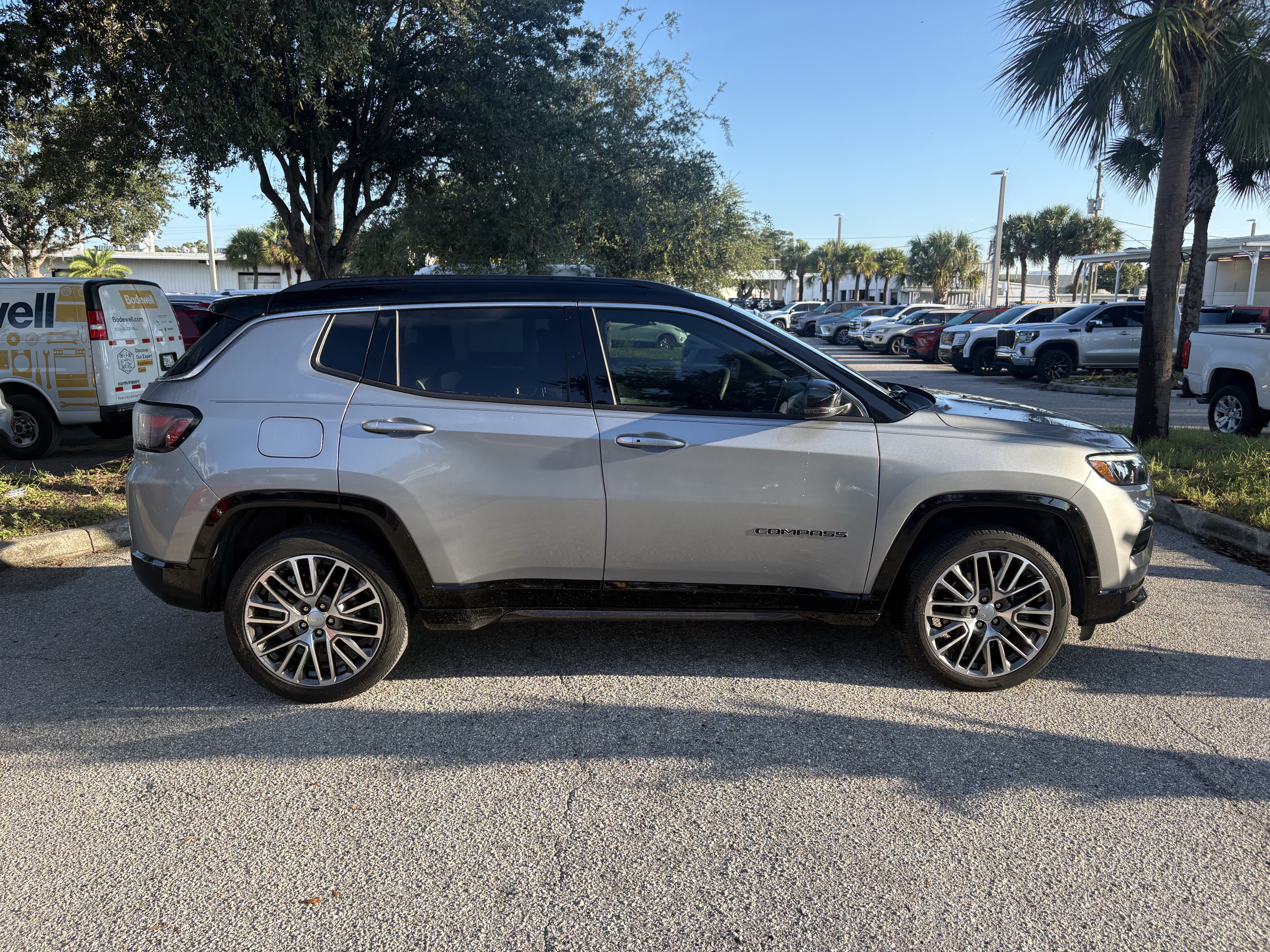 Used 2023 Jeep Compass Limited w/ Elite Group AWD/4WD image 8
