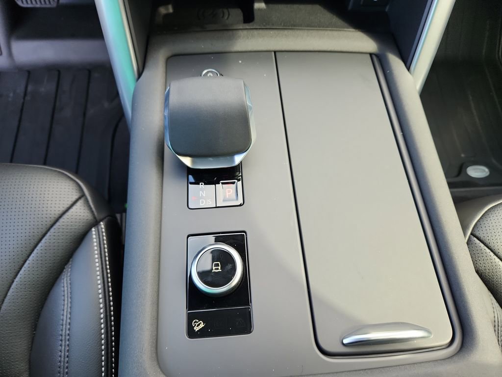 New 2026 Land Rover Discovery S image 16