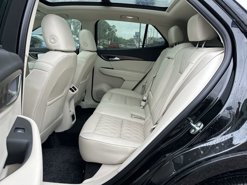 Used 2023 Buick Envision Avenir AWD/4WD image 27