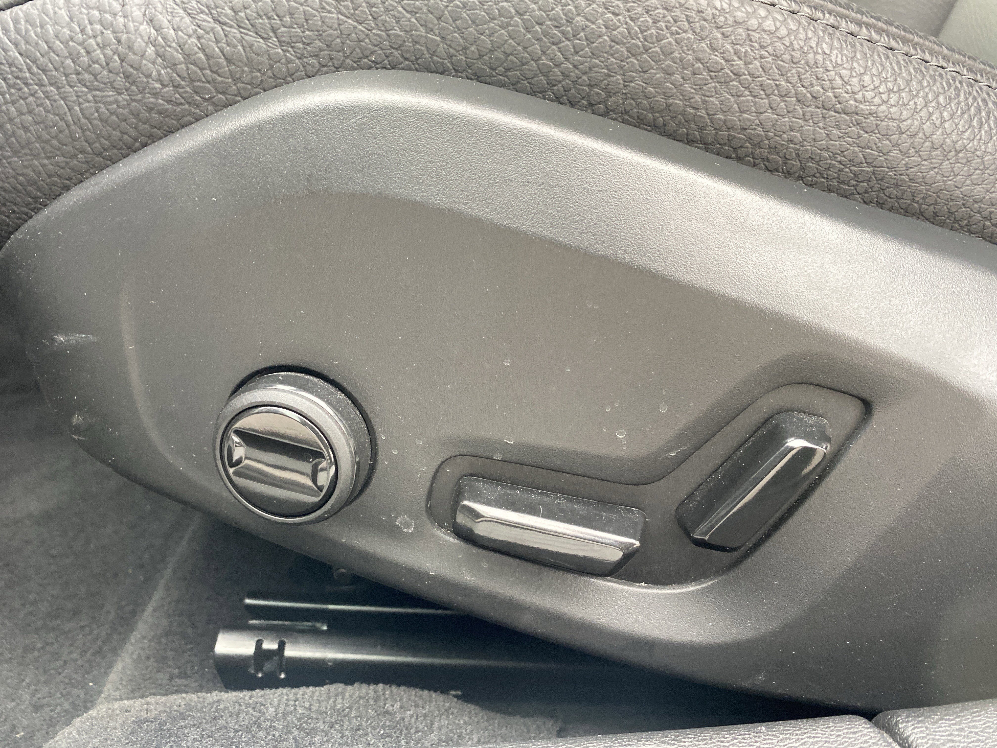 Used 2025 Volvo V60 B5 Cross Country Plus image 31