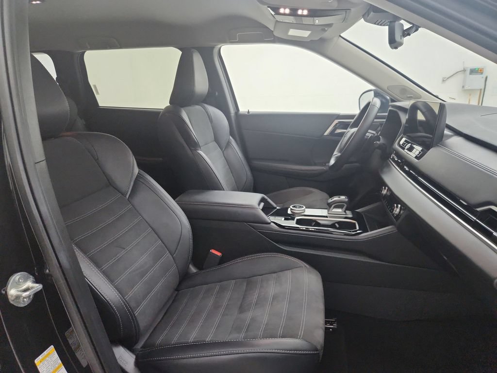 Used 2025 Mitsubishi Outlander SE FWD image 35