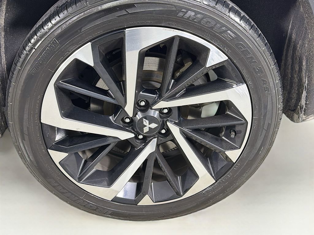 Used 2023 Mitsubishi Outlander SE image 35